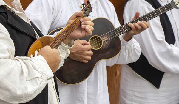 A group of people play the guitar at the Zagreb Folklore Festival