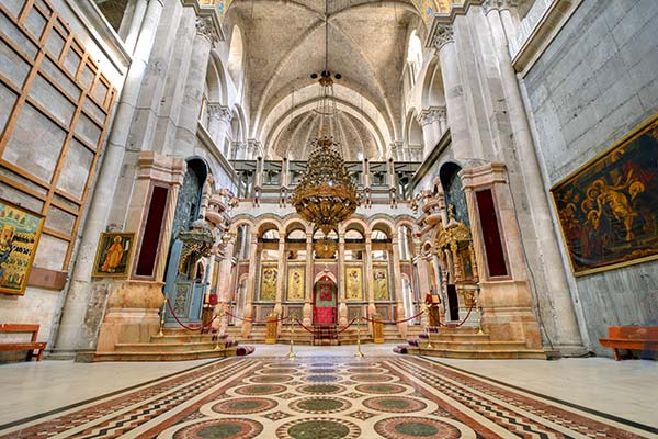 inside of the church of the holy sepulchre israel