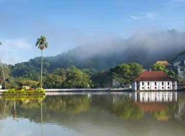 visit the UNESCO World Heritage Site_Sacred Site_Buddhism_Tooth Relic Temple_tour trip travel