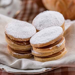 best snacks to try in argentina alfajores biscuits