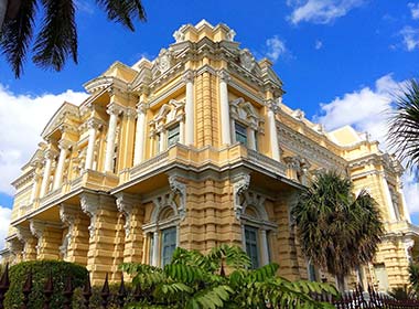 beautiful colonial buildings in merida mexico